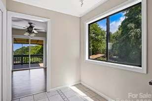 128 Country Ridge Rd, Hendersonville, NC 28739 - Photo 18