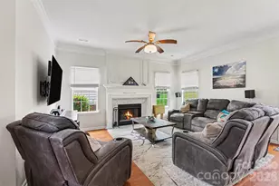 10529 Old Bridge Ln, Charlotte, NC 28269 - Photo 2