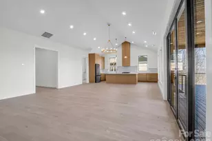 90 Summit Hill Rd, Hendersonville, NC 28791 - Photo 10