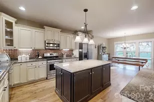 1520 Weatherwood Dr, Lincolnton, NC 28092 - Photo 2