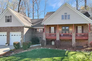 1520 Weatherwood Dr, Lincolnton, NC 28092 - Photo 1