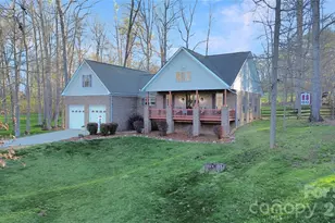 1520 Weatherwood Dr, Lincolnton, NC 28092 - Photo 1