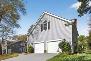 10807 Summitt Tree Ct, Charlotte, NC 28277 - Photo 2