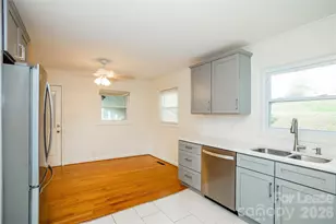 1102 Woods Dr, Statesville, NC 28677 - Photo 8