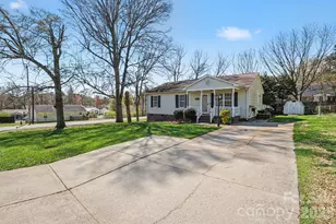 105 Chadwick Cir, Dallas, NC 28034 - Photo 4