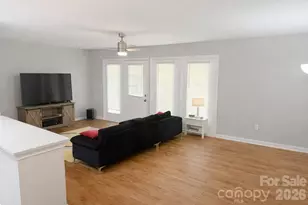 6106 Meadow Rose Ln, Charlotte, NC 28215 - Photo 2