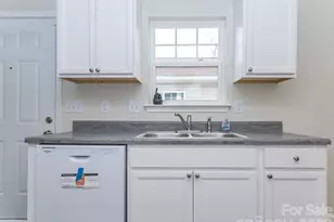 540 Broadway Ct, Statesville, NC 28677 - Photo 8