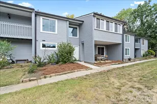 6610 Point Comfort Ln, Charlotte, NC 28226 - Photo 4