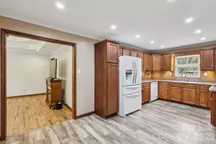 9202 Elgin Dr, Charlotte, NC 28214 - Photo 12