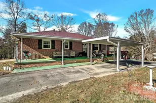 44 Tuttle Rd, Hendersonville, NC 28792 - Photo 2
