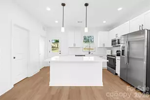 6900 Barrington Dr, Charlotte, NC 28215 - Photo 10