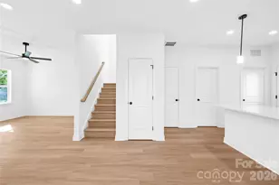 6900 Barrington Dr, Charlotte, NC 28215 - Photo 8