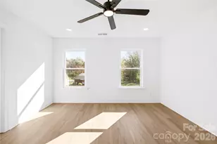 6900 Barrington Dr, Charlotte, NC 28215 - Photo 16