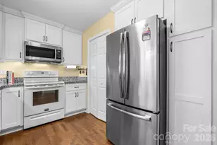 1270 Berra Pl, Hickory, NC 28602 - Photo 14