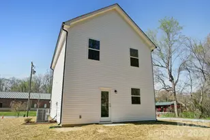 420 N 9th St, Bessemer City, NC 28016 - Photo 32