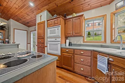 32 Keller Street, Waynesville, NC 28786 - Photo 12