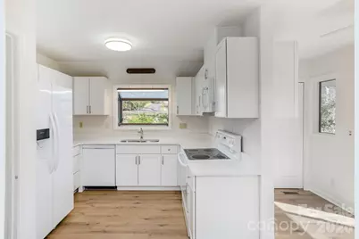 3113 Primrose Drive, Hendersonville, NC 28792 - Photo 10