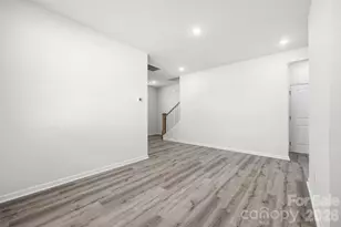 7024 Maple Run Cir, Charlotte, NC 28215 - Photo 10