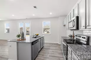 7024 Maple Run Cir, Charlotte, NC 28215 - Photo 12