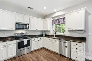 8606 Driscoll Ct, Charlotte, NC 28269 - Photo 10