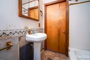 609 N Rhyne St, Gastonia, NC 28054 - Photo 18