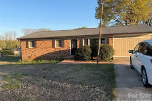 2205 Brookneal Dr, Gastonia, NC 28054 - Photo 2