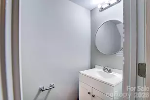 6129 Windsor Gate Ln, Charlotte, NC 28215 - Photo 8