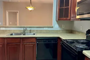 9823 Hyde Glen Ct, Charlotte, NC 28262 - Photo 4