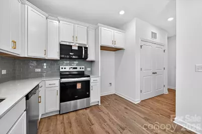 2032 Mandarin Boulevard, Charlotte, NC 28205 - Photo 16