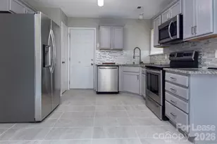 9811 Sweet Plum Dr, Charlotte, NC 28215 - Photo 6