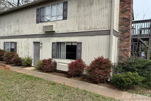 810 10th St Blvd NW, Hickory, NC 28601 - Photo 1