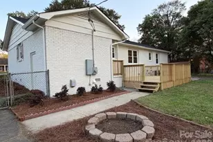 6906 Old Forge Dr, Charlotte, NC 28226 - Photo 2