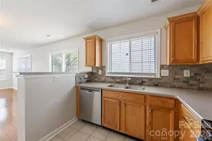 9314 Meadowmont View Dr, Charlotte, NC 28269 - Photo 12