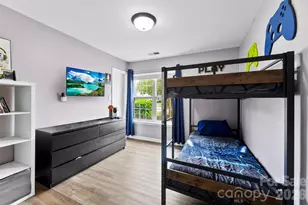 727 Almora Dr, Charlotte, NC 28216 - Photo 16