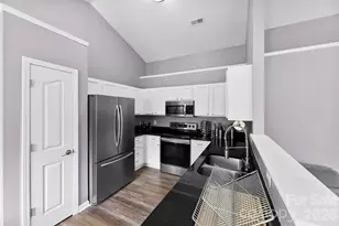 727 Almora Dr, Charlotte, NC 28216 - Photo 12