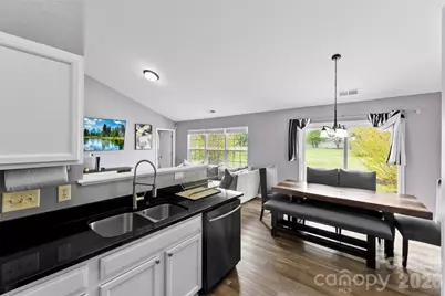 727 Almora Drive, Charlotte, NC 28216 - Photo 10