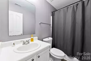 727 Almora Dr, Charlotte, NC 28216 - Photo 18