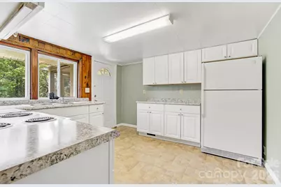 438 Loop Road, Hendersonville, NC 28792 - Photo 14