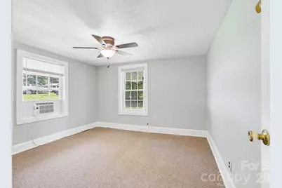 438 Loop Road, Hendersonville, NC 28792 - Photo 8