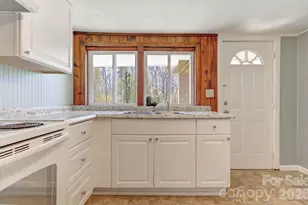 438 Loop Rd, Hendersonville, NC 28792 - Photo 16