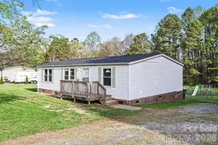 1392 Old Mountain Rd, Statesville, NC 28677 - Photo 4