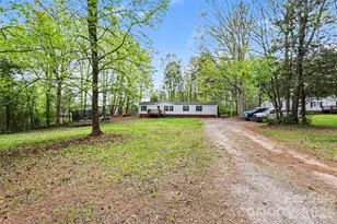 5139 Pine Springs Dr, Bessemer City, NC 28016 - Photo 4