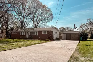 2011 Mountain Creek Rd, Albemarle, NC 28001 - Photo 2