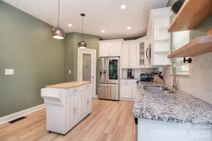 1021 Vickie Ln, Matthews, NC 28104 - Photo 16