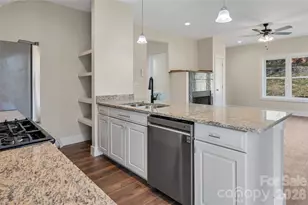 22 Ben Lippen Rd, Asheville, NC 28806 - Photo 8