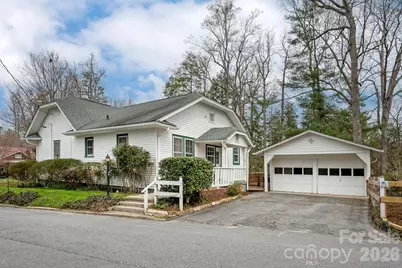 1126 4th Avenue W, Hendersonville, NC 28739 - Photo 4