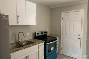 2717 Columbus Cir, Charlotte, NC 28208 - Photo 4