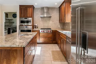 106 Oak Hollow Ct, Asheville, NC 28805 - Photo 2