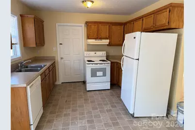 86 34th Avenue NW, Hickory, NC 28601 - Photo 4