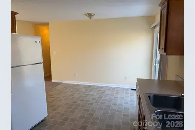 86 34th Avenue NW, Hickory, NC 28601 - Photo 6